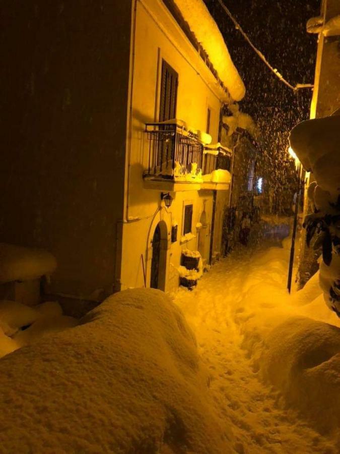 Don Pasquale Scontrone House Villa Bagian luar foto